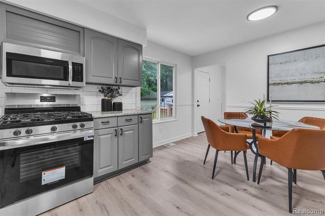 506 Ash Street, Holly, MI 48442