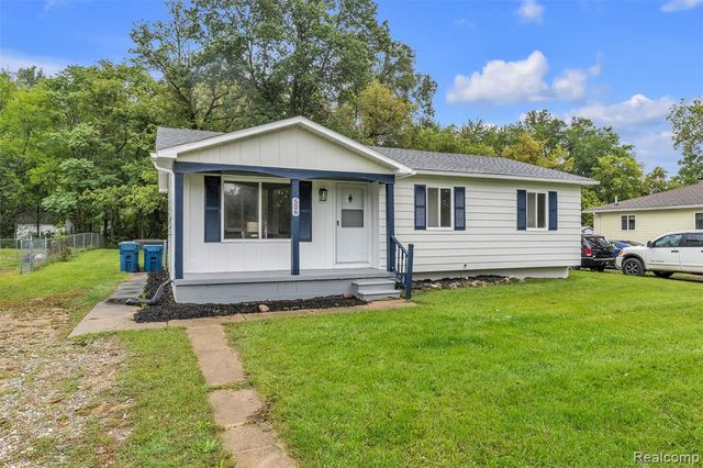 506 Ash Street, Holly, MI 48442