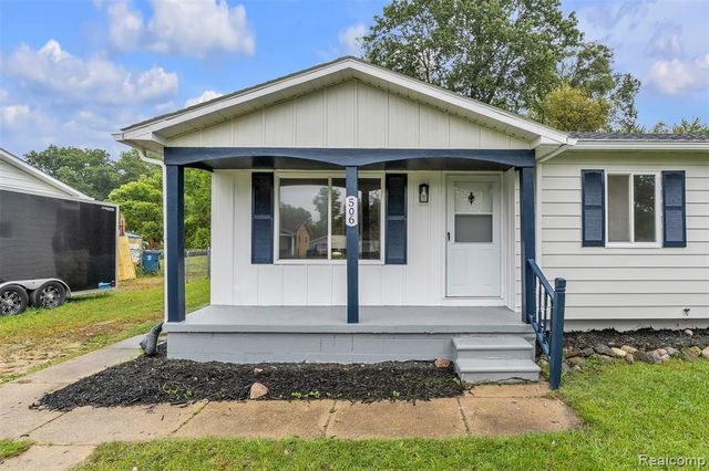 506 Ash Street, Holly, MI 48442