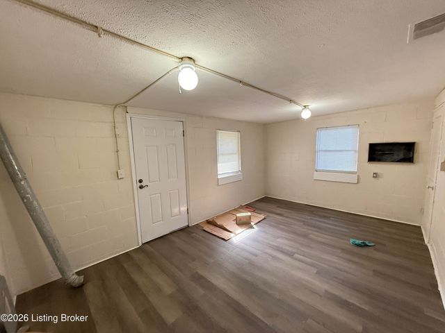 905 Winkler Ave, Louisville, KY 40208