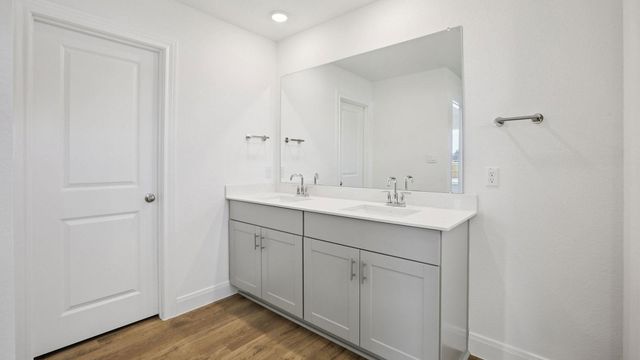 136 Union Pacific DR, Cedar Creek, TX 78612