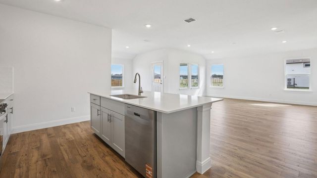 136 Union Pacific DR, Cedar Creek, TX 78612