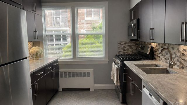 271 Cedarhurst Avenue E1, Cedarhurst, NY 11516