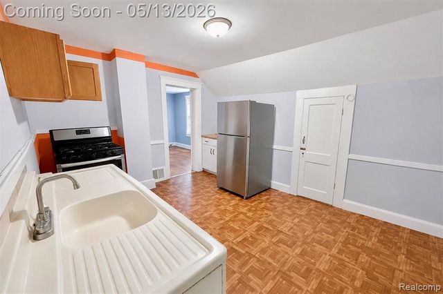 1928 Yemans Street, Hamtramck, MI 48212