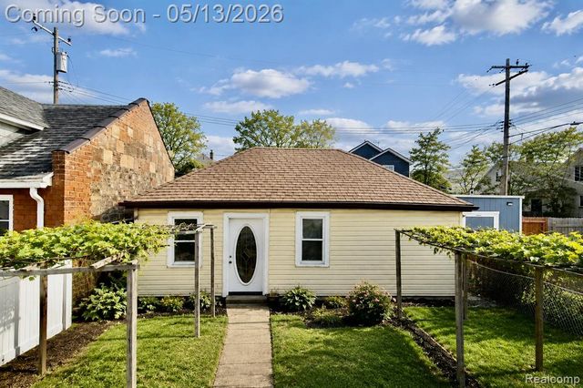 1928 Yemans Street, Hamtramck, MI 48212