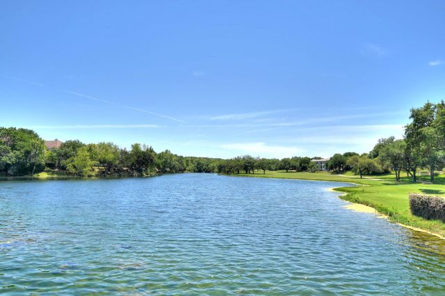 7 Tourney LN, The Hills, TX 78738