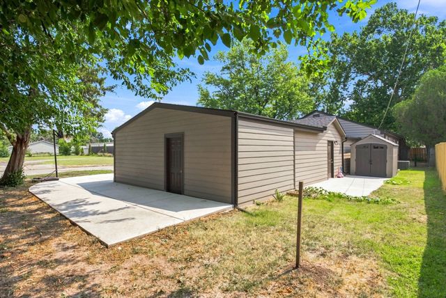1601 W Regal, Wichita, KS 67217