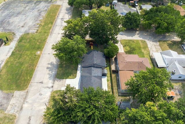 1601 W Regal, Wichita, KS 67217