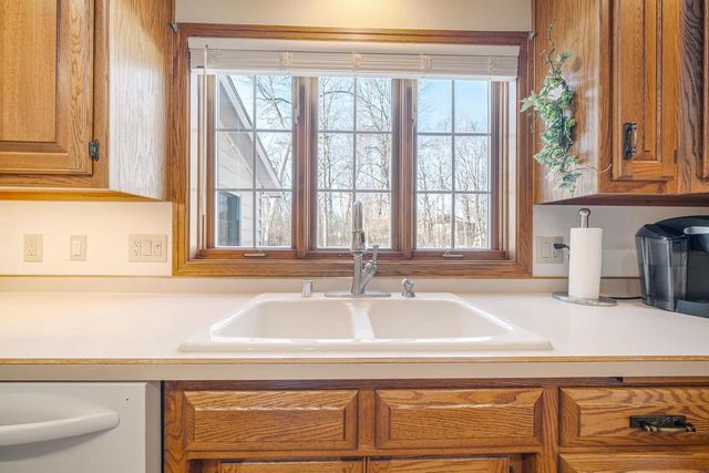 600 E WOODCREST DRIVE, Appleton, WI 54915