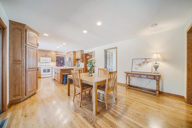 600 E WOODCREST DRIVE, Appleton, WI 54915