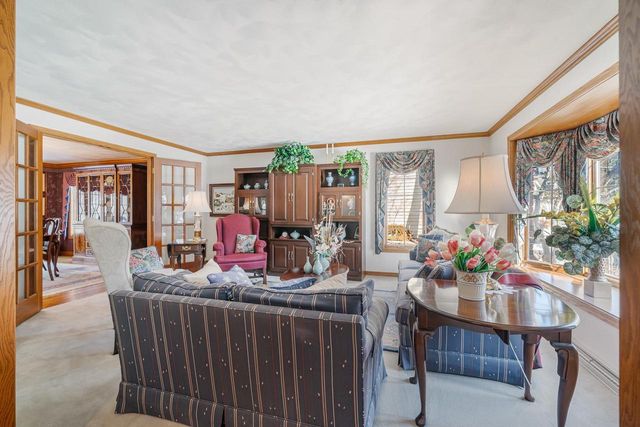 600 E WOODCREST DRIVE, Appleton, WI 54915