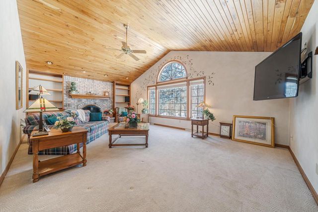 600 E WOODCREST DRIVE, Appleton, WI 54915