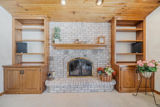 600 E WOODCREST DRIVE, Appleton, WI 54915