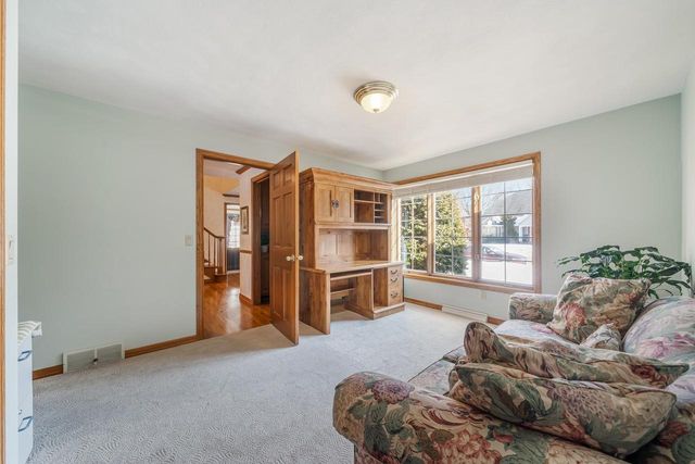 600 E WOODCREST DRIVE, Appleton, WI 54915