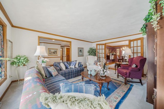 600 E WOODCREST DRIVE, Appleton, WI 54915