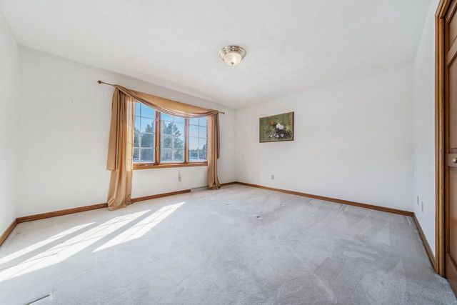 600 E WOODCREST DRIVE, Appleton, WI 54915