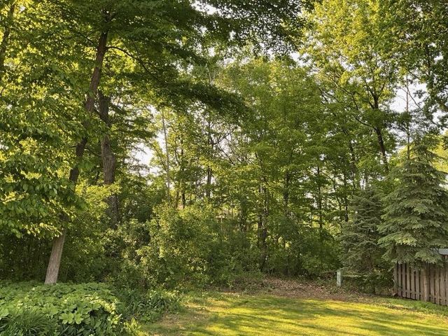 600 E WOODCREST DRIVE, Appleton, WI 54915