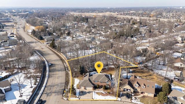 600 E WOODCREST DRIVE, Appleton, WI 54915