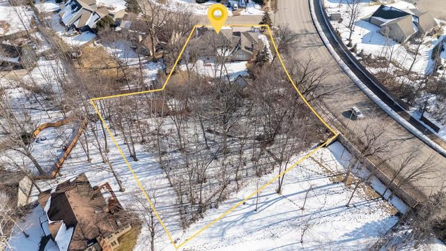 600 E WOODCREST DRIVE, Appleton, WI 54915