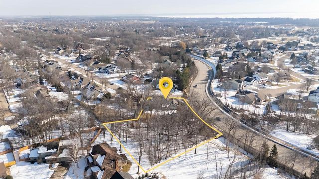 600 E WOODCREST DRIVE, Appleton, WI 54915