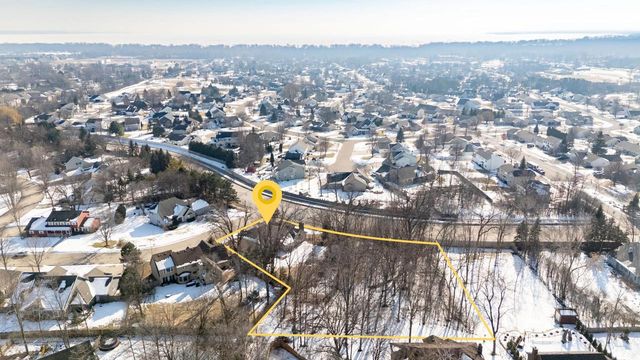 600 E WOODCREST DRIVE, Appleton, WI 54915