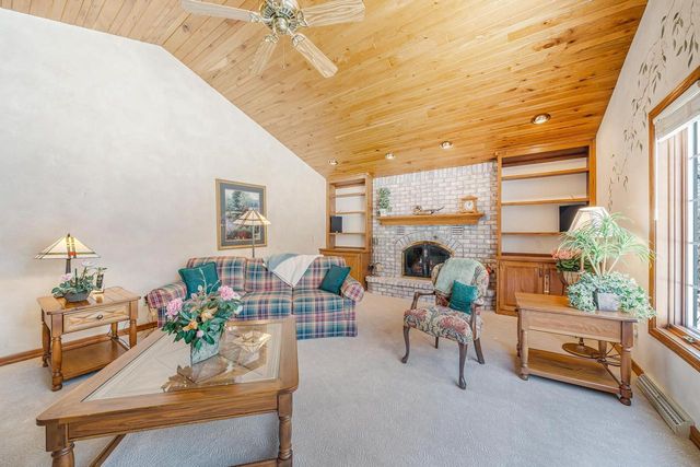 600 E WOODCREST DRIVE, Appleton, WI 54915