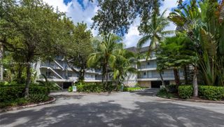 6815 Edgewater Dr 108, Coral Gables, FL 33133