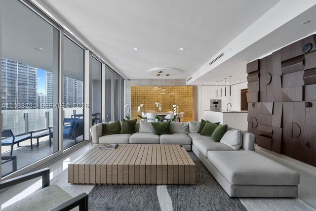 300 BISCAYNE BOULEVARD WAY 3302E, Miami, FL 33131