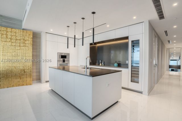 300 BISCAYNE BOULEVARD WAY 3302E, Miami, FL 33131