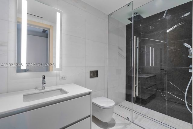 300 BISCAYNE BOULEVARD WAY 3302E, Miami, FL 33131