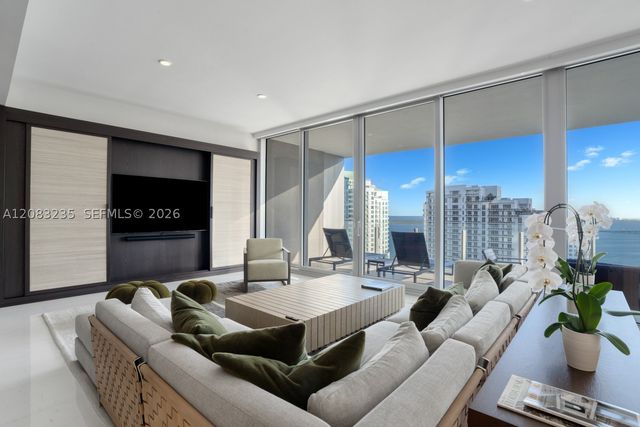 300 BISCAYNE BOULEVARD WAY 3302E, Miami, FL 33131