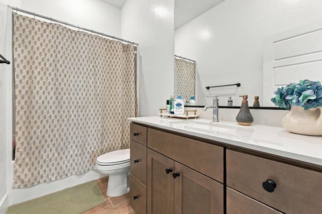 2232 N Russell Avenue, Clovis, CA 93619