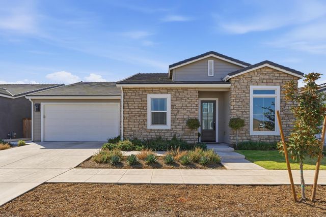 2232 N Russell Avenue, Clovis, CA 93619