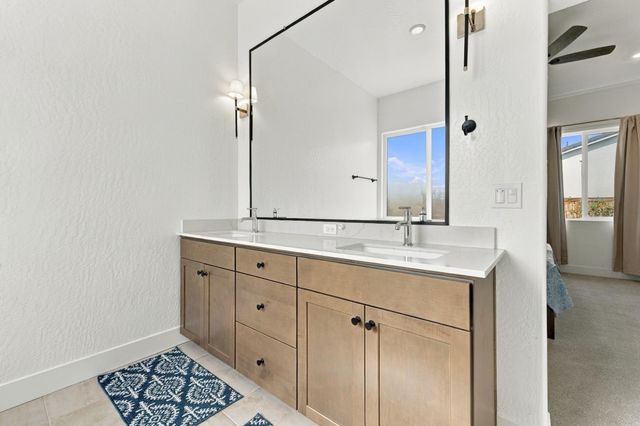 2232 N Russell Avenue, Clovis, CA 93619