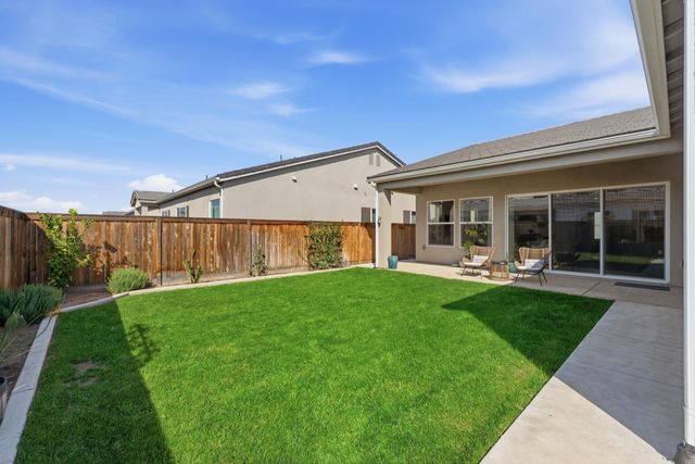 2232 N Russell Avenue, Clovis, CA 93619