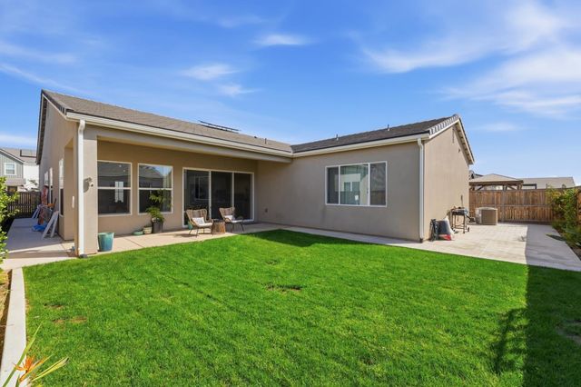 2232 N Russell Avenue, Clovis, CA 93619
