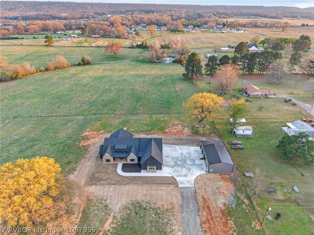 600 E McKenzie Avenue, Pocola, OK 74902