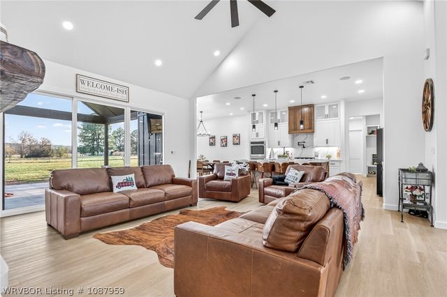 600 E McKenzie Avenue, Pocola, OK 74902