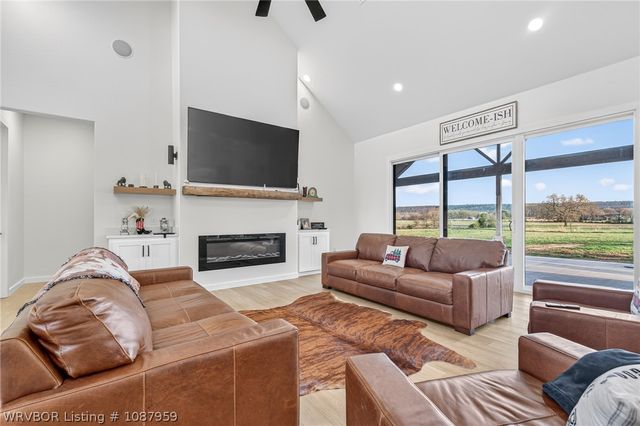 600 E McKenzie Avenue, Pocola, OK 74902