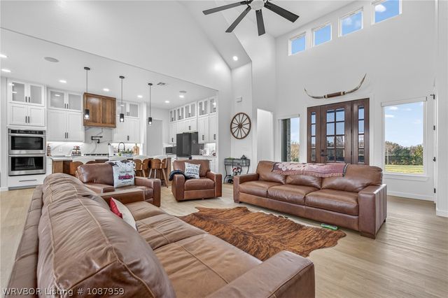 600 E McKenzie Avenue, Pocola, OK 74902