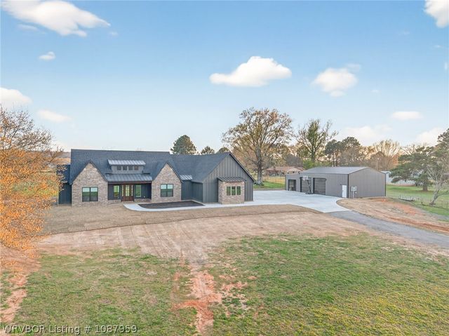 600 E McKenzie Avenue, Pocola, OK 74902