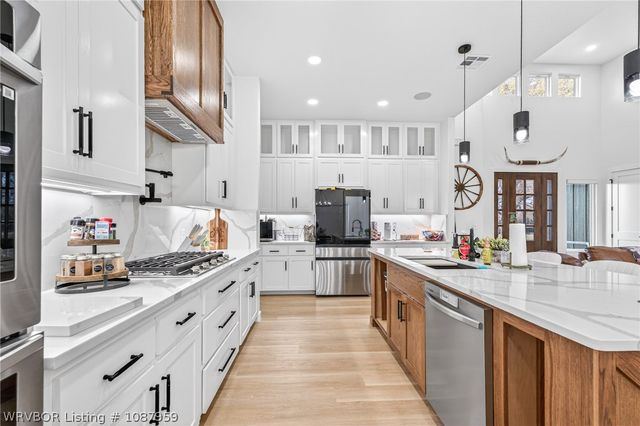 600 E McKenzie Avenue, Pocola, OK 74902