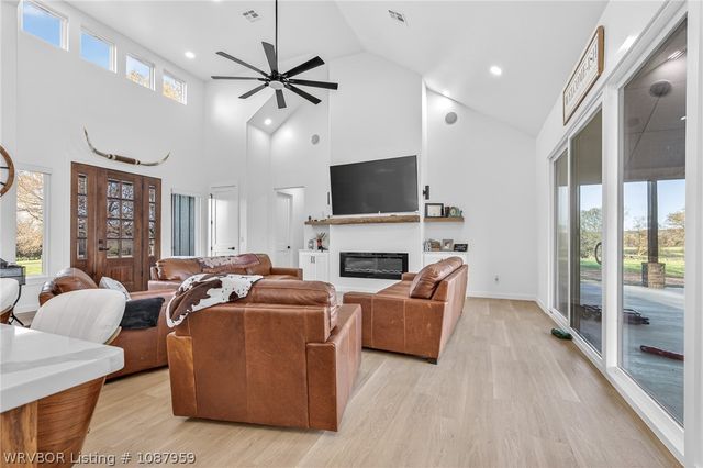 600 E McKenzie Avenue, Pocola, OK 74902