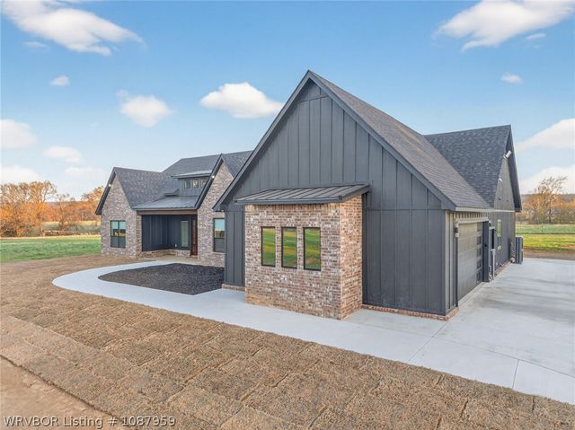 600 E McKenzie Avenue, Pocola, OK 74902