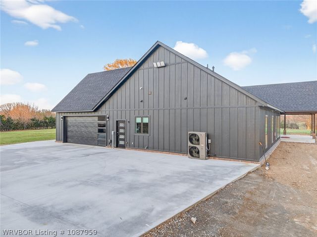 600 E McKenzie Avenue, Pocola, OK 74902