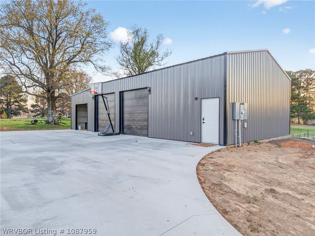 600 E McKenzie Avenue, Pocola, OK 74902