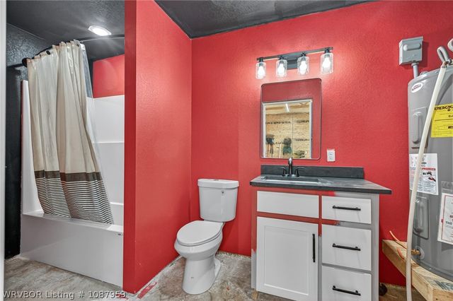 600 E McKenzie Avenue, Pocola, OK 74902