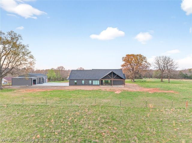 600 E McKenzie Avenue, Pocola, OK 74902