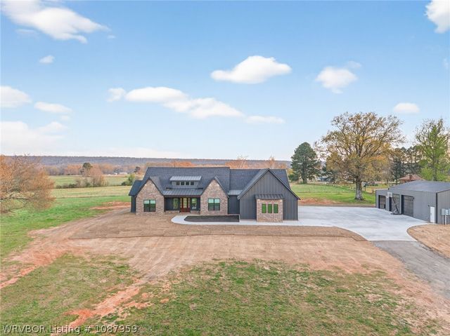 600 E McKenzie Avenue, Pocola, OK 74902