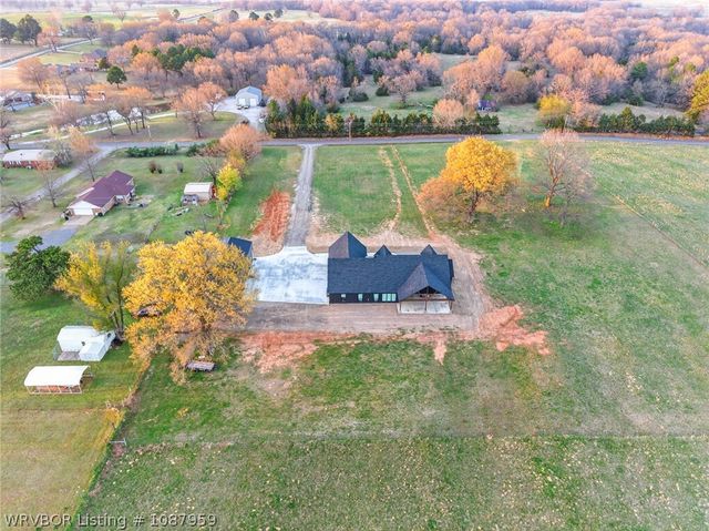 600 E McKenzie Avenue, Pocola, OK 74902